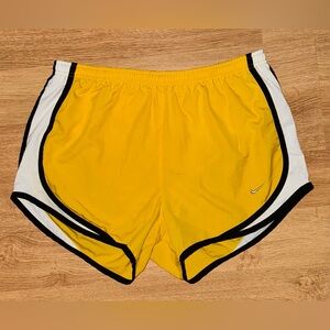 Gently Worn Women’s Dark Yellow NIKE Shorts Sz Small